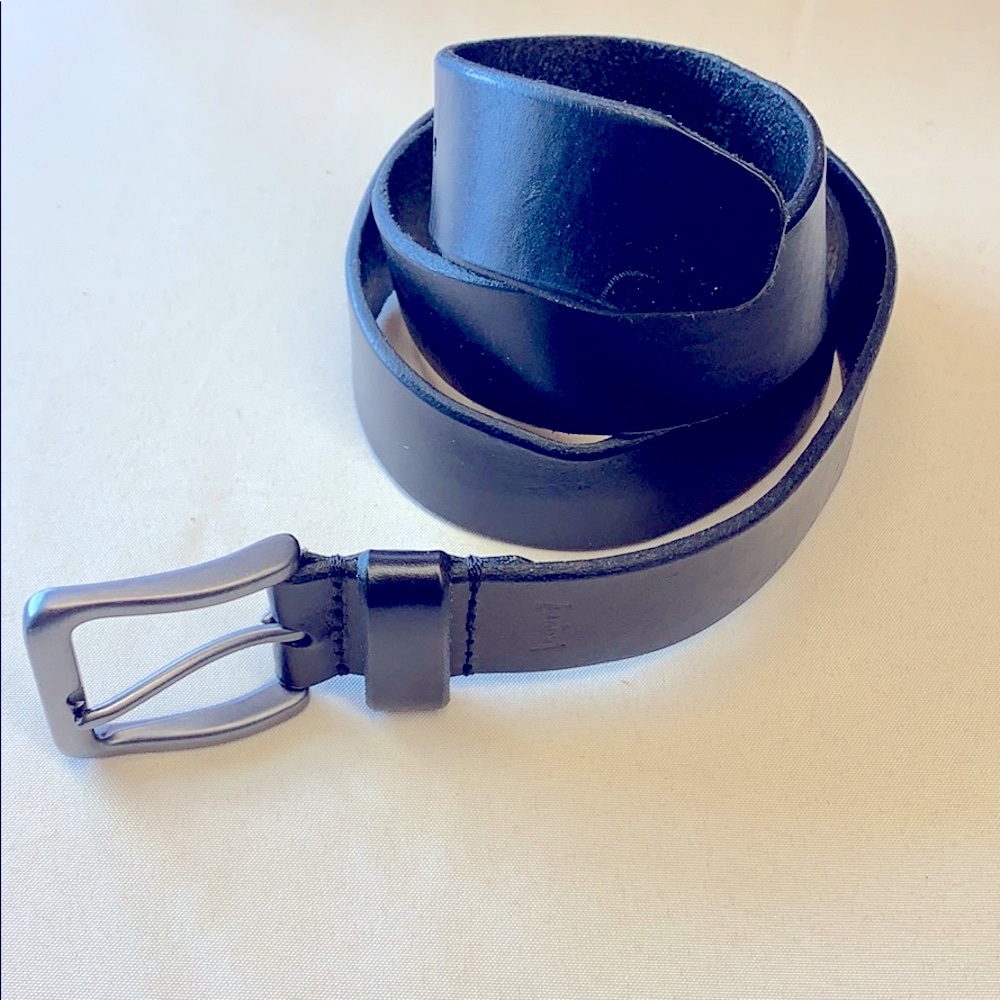 Levi’s | Black Leather Silver Buckle Belt | Smooth Glossy Clean | Size 35 Pants